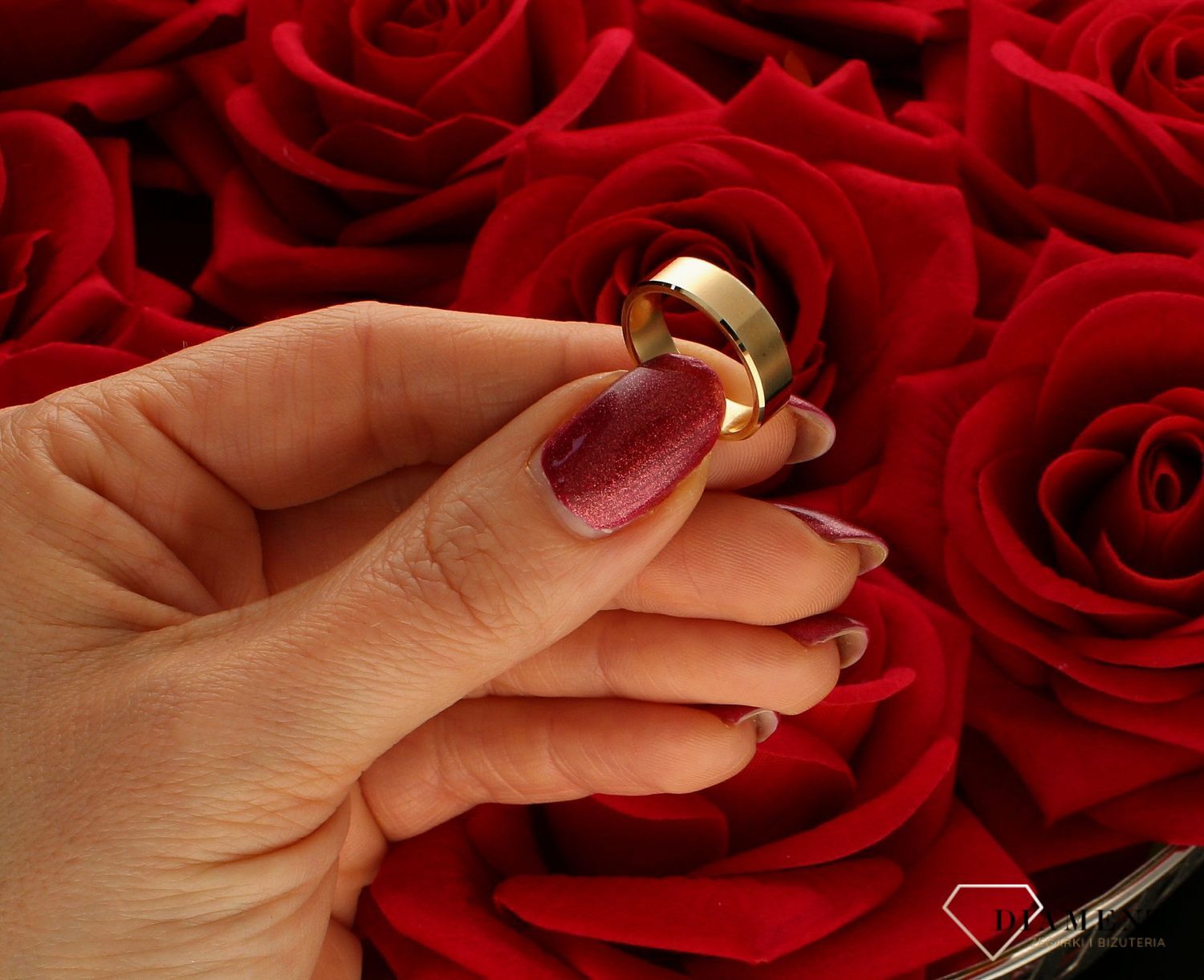 Obrączka ślubna z frezowanymi brzegami, 5 mm – Żółte Złoto 585.jpg